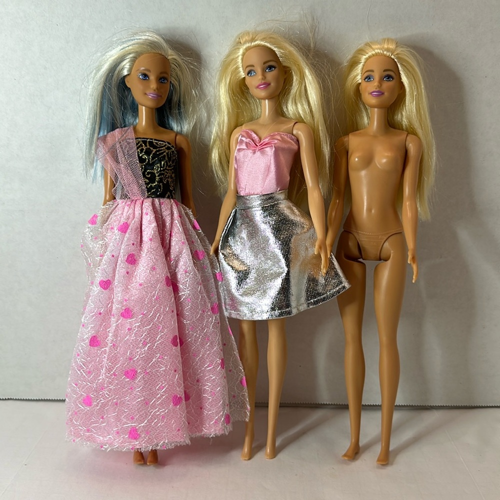 2013 Barbie Fashion Dolls lot of 3 Clothes